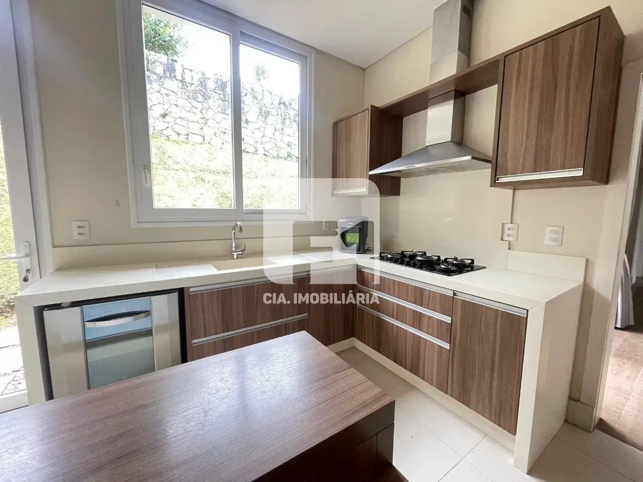 BELA CASA EM CONDOMINIO FECHADO NO CACUPE EM FLORIANOPOLIS-SC - Foto 4