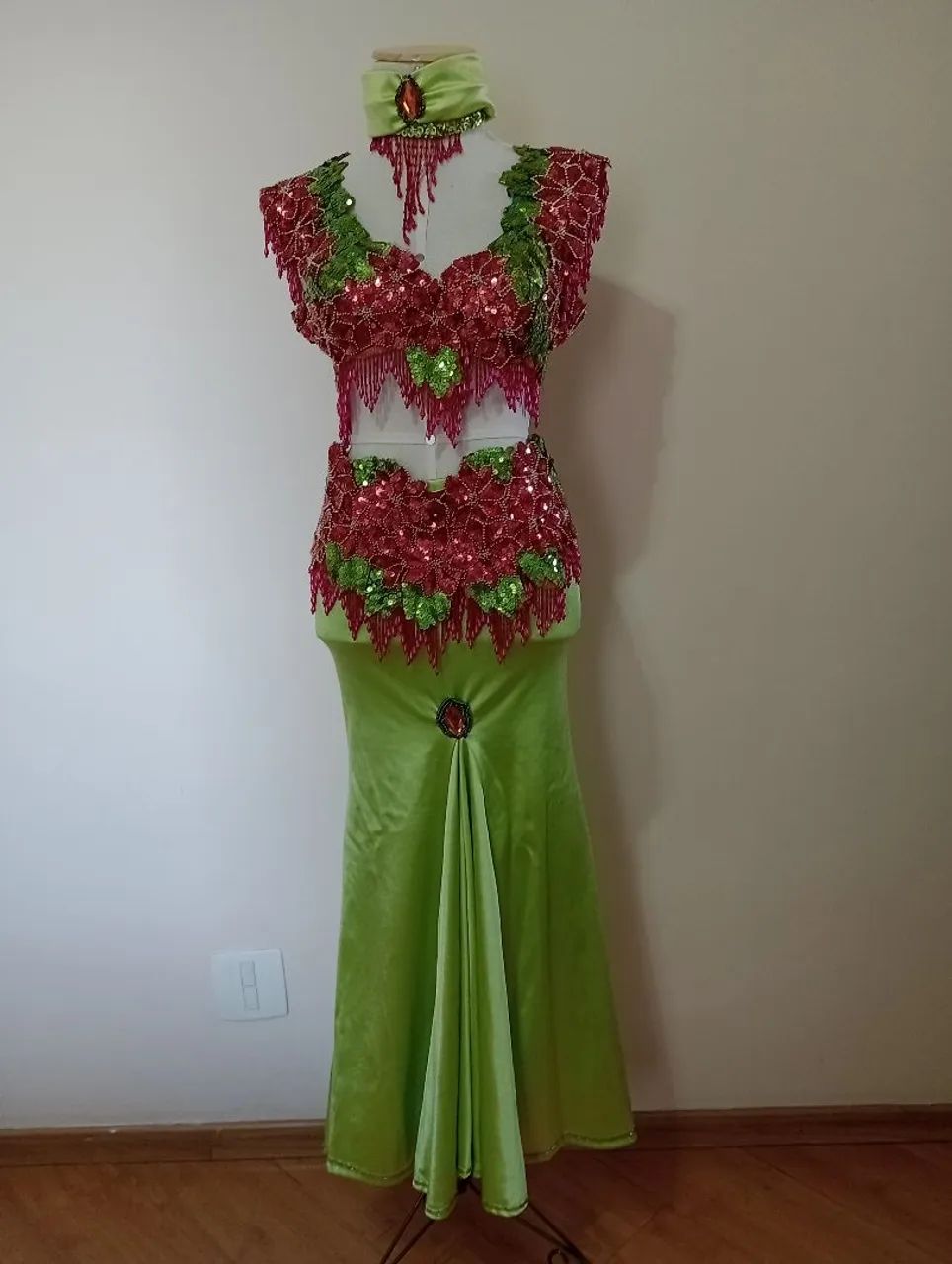 Traje de dança do ventre verde e vermelho 