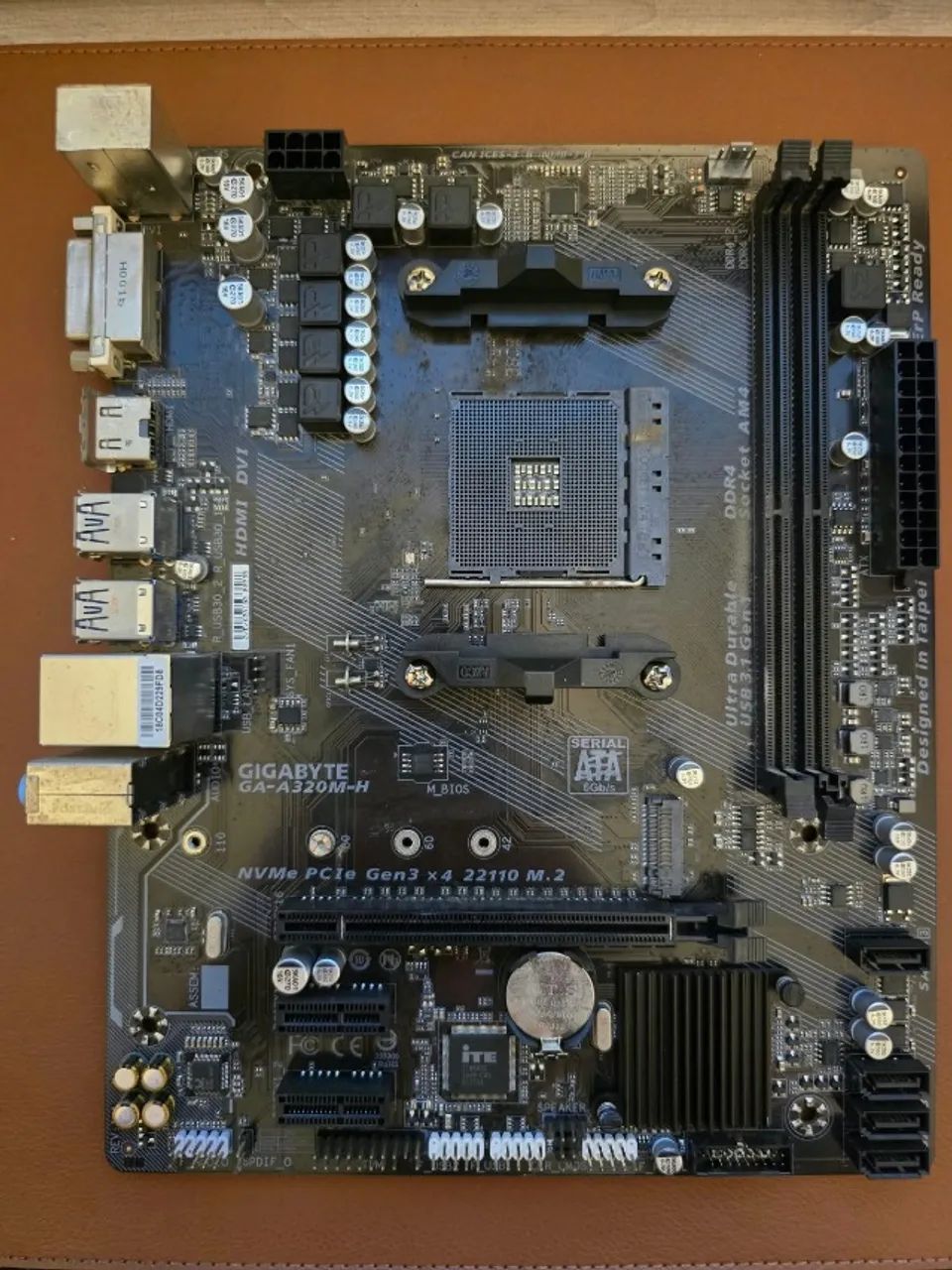 Placa-mãe Gigabyte GA-A320M-H