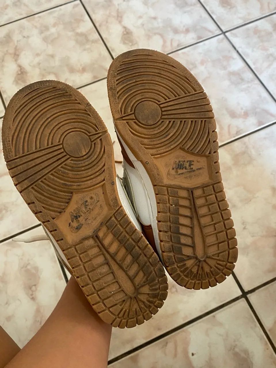 Tênis Nike Dunk- marrom com bege tamanho 35 - Foto 5