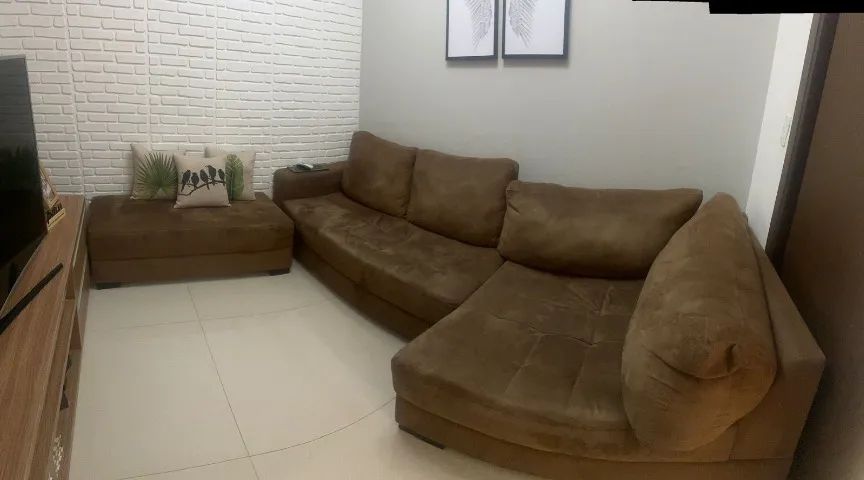 Sofá marrom (suede, chaise, almofadas móveis, 3,25 m)65579517967875121
