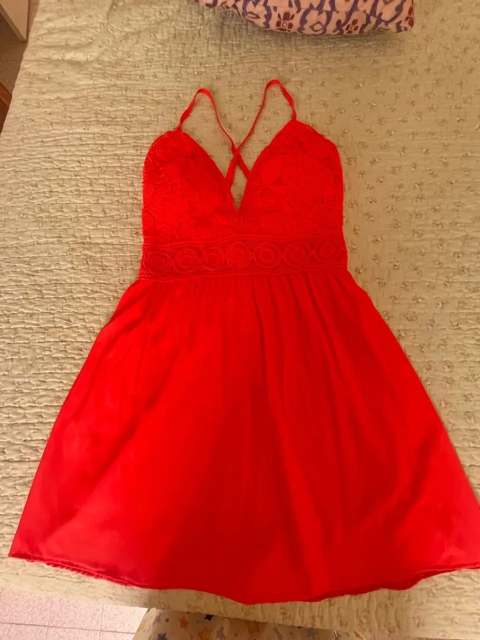 Vestido curto decotado