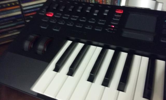 Teclado sintetizador Korg Tacktile Triton - Foto 3