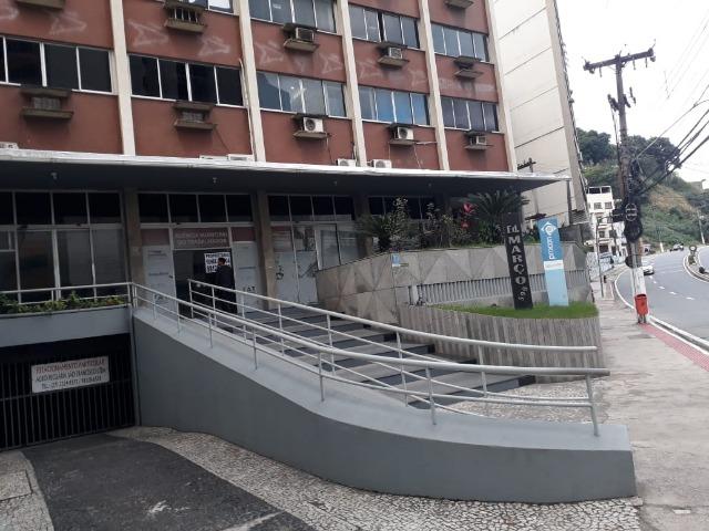 Lojão de 850m2 c/ Sobreloja e 2 Vagas no Ed. Marco, Centro - Direto com Proprietário