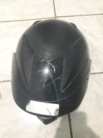 Capacete usado