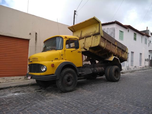 Caminhao basculante MB 1113 'Caçamba'