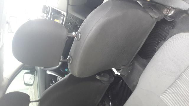 Logan 1.6 8v completo com GNV - Foto 12