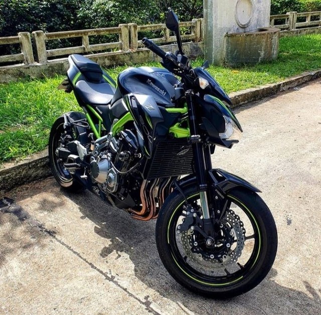 KAWASAKI Z900