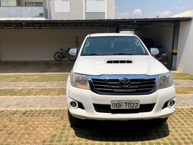 VENDE-SE HILUX SRV DIESEL AUT. 4X4
