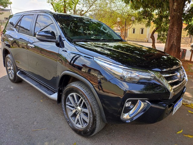 TOYOTA HILUX SW4 SRX DIESEL AUTOMÁTICA, PNEUS NOVOS