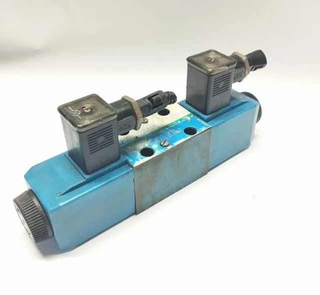 Válvula direcional VICKERS DG4V-3-6C-M-U-D6-60