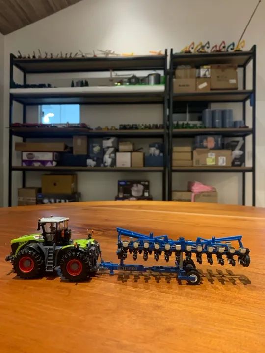 Miniatura plantadeira Kinze 3605 1/64 16 linhas  - Foto 3