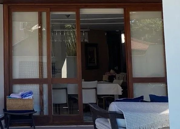 Vendo Portas e Janelas Madeira Maciça Angelim com vidros (usadas) - Foto 3