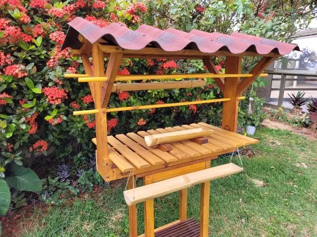 Casa de Pássaros Artesanal Comedouro Grande Fino Acabamento Madeira Rústica - Foto 6