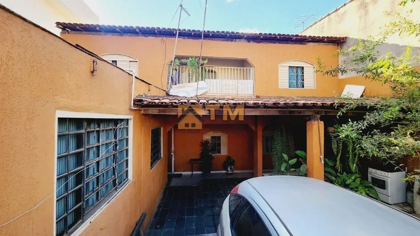 Sobrado com 4 Quartos, Bem Localizado, no Bairro São josé
