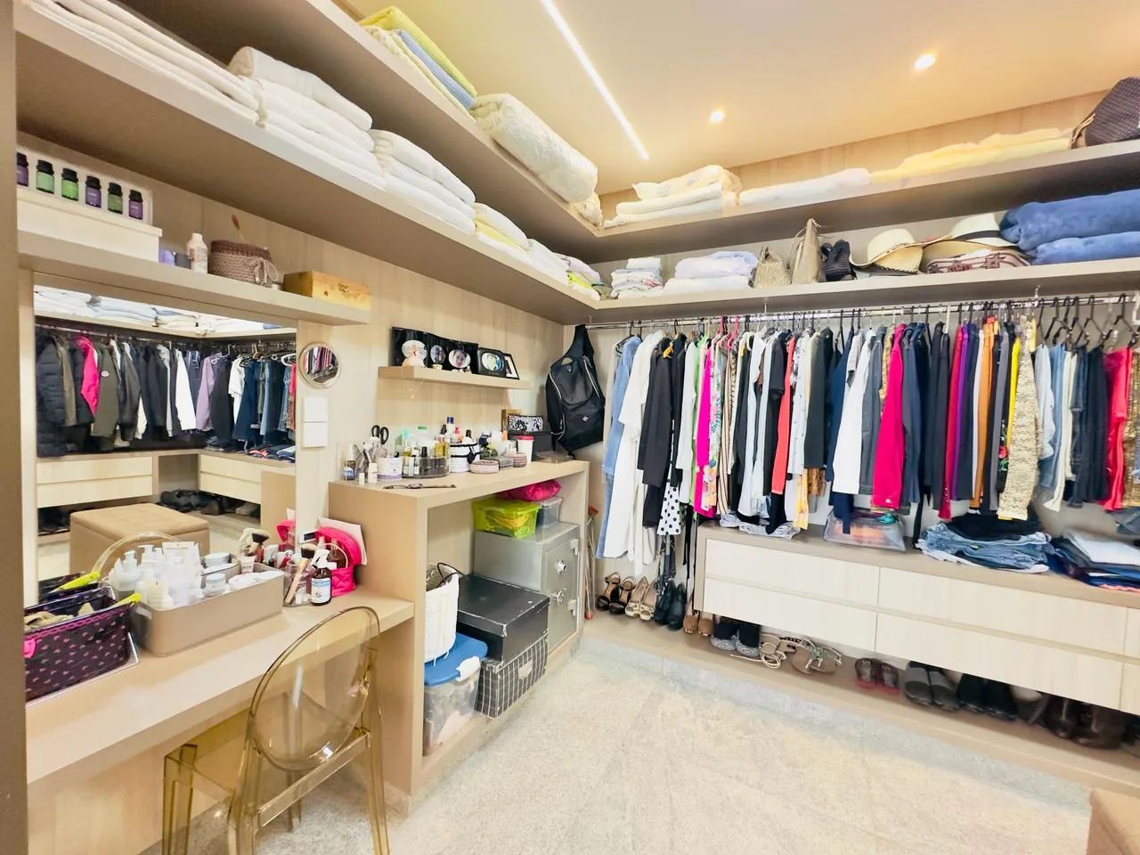 Sobrado Exclusivo, são 4 suítes, Área de lazer completa, Elevador, Geração de Energia, Vis - Foto 11