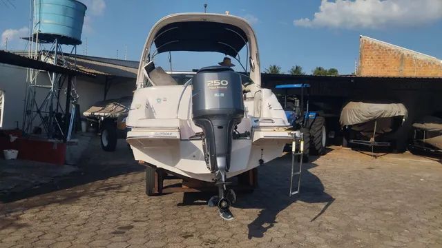 Lancha Focker 255 ano 2011