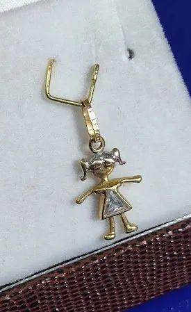 Pingente Menina Sai Pedra Zircônia  Triângulo Ouro 18 Kilates 0.80 Grama 16 mm             - Foto 3