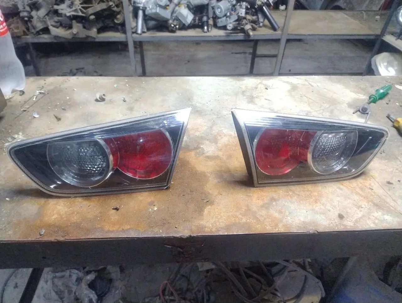 lanterna da mala da Mitsubishi Lancer