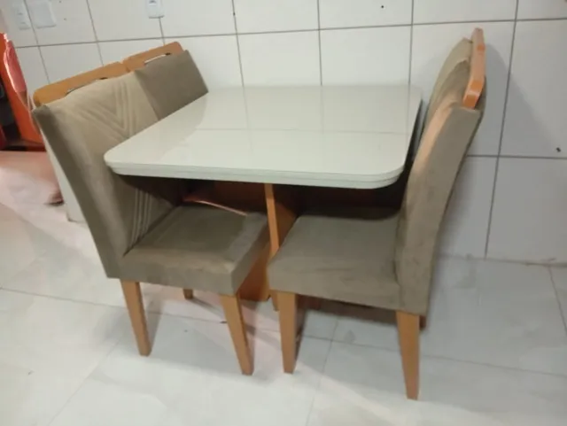 mesa de jantar com 4 cadeiras MDF taty