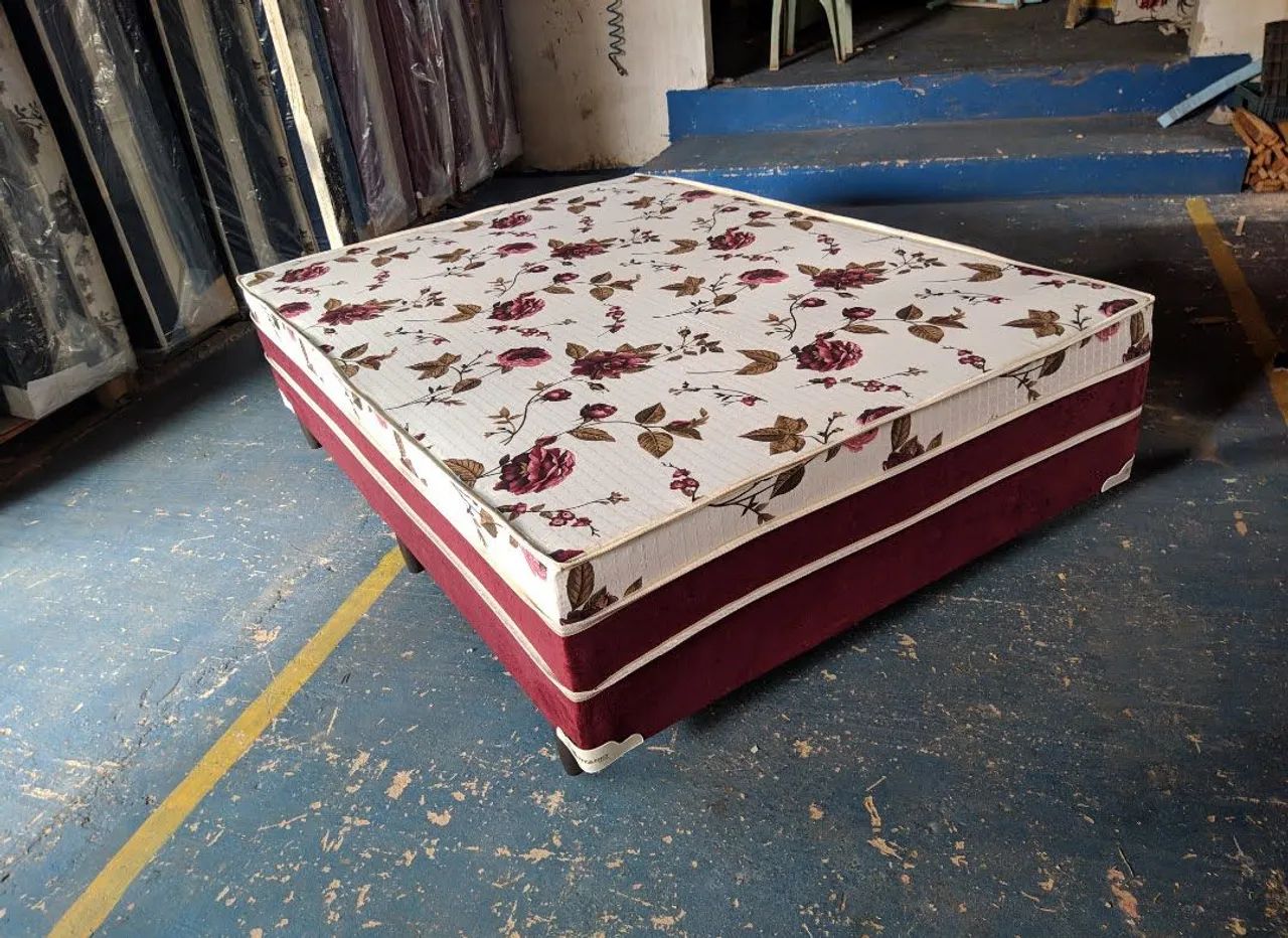 Box de cama + base e colchão juntos. Frete grátis 