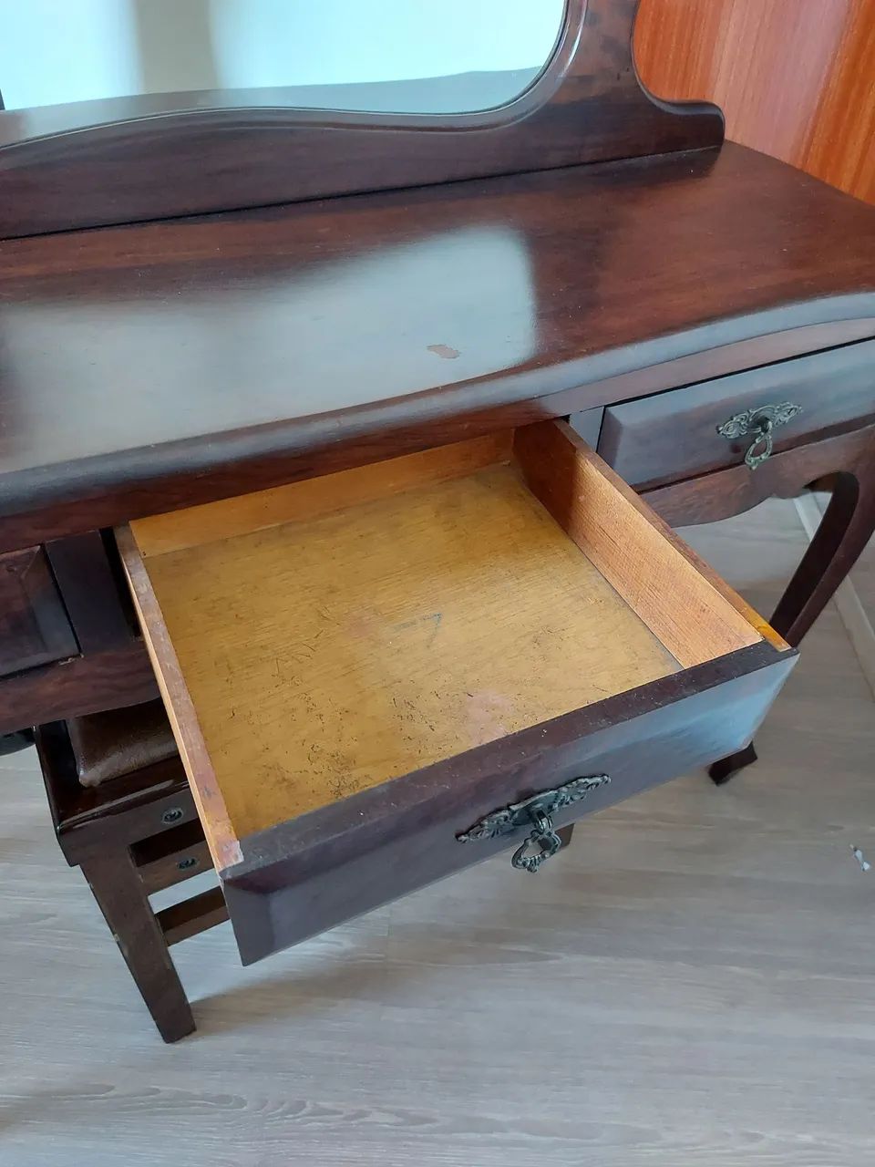 Penteadeira de madeira maciça embuia.63824085785345123