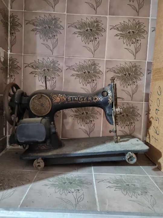 Maquina de Costura Singer Antiga