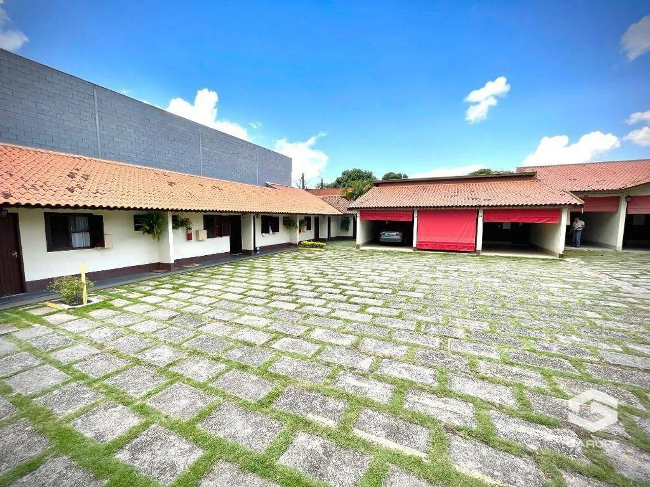 Hotel com 25 dormitórios à venda, 500 m² por R$ 2.000.000,00 - Chácaras Reunidas - São Jos