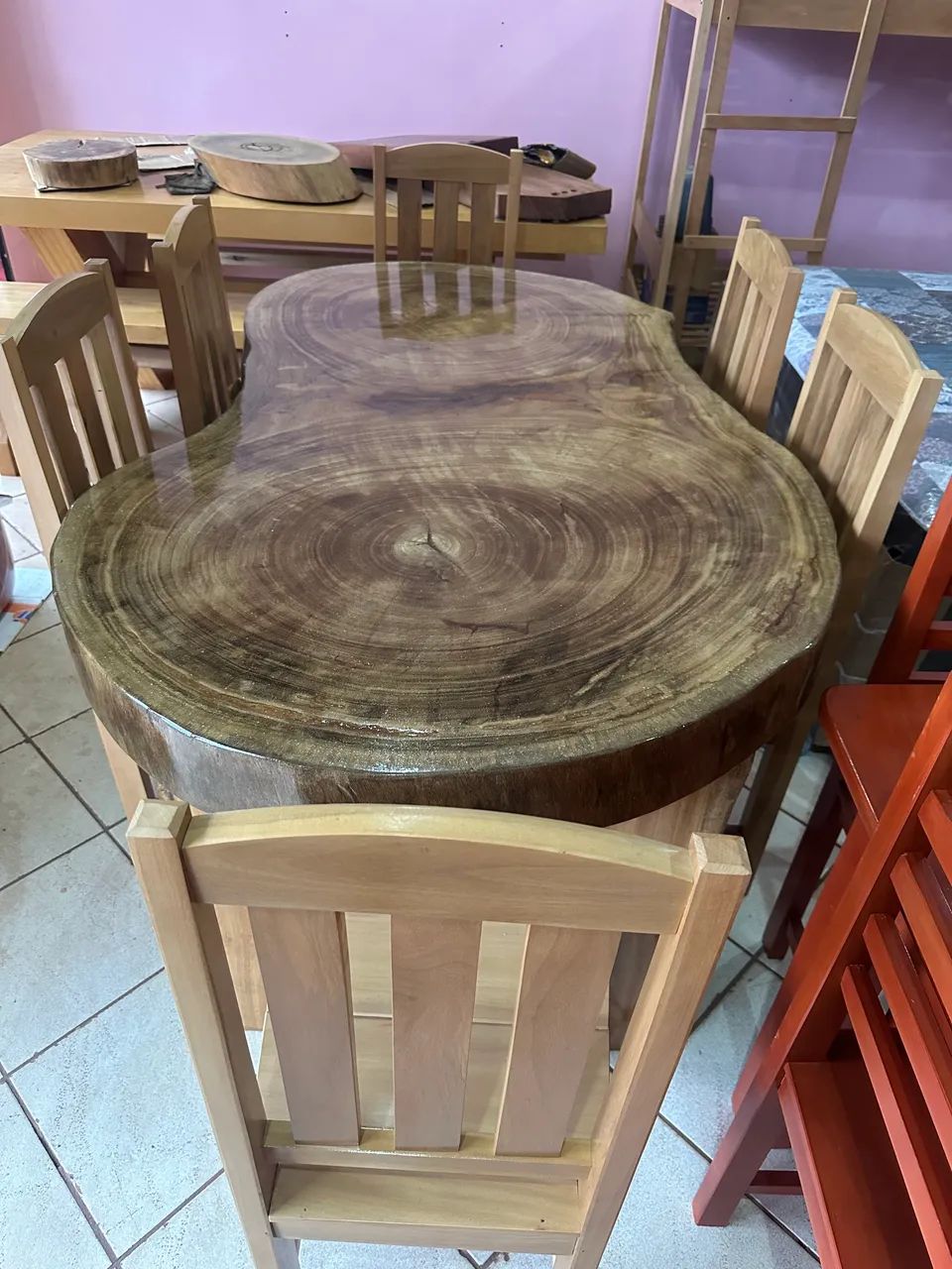 Mesa em peça única 6 cadeiras nova 