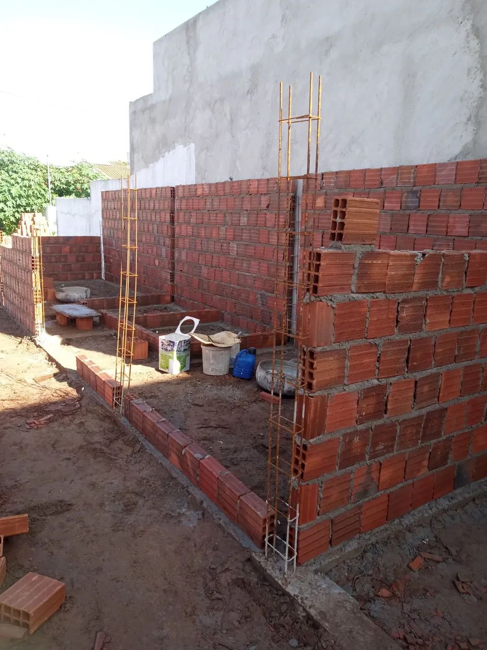 Pedreiro, pintor, encanador, serralheiro 