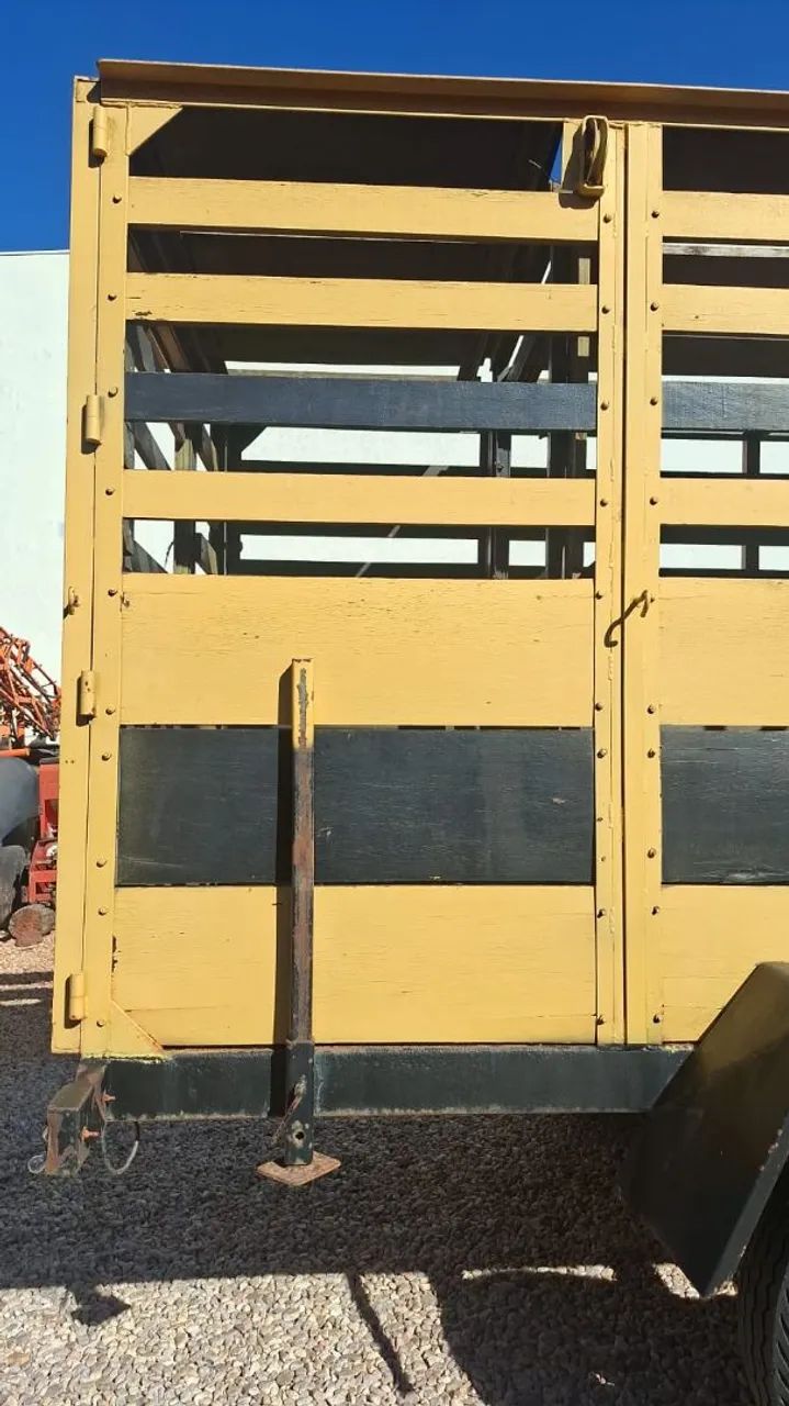 Carretinha Boiadeira/ transporte animal Amarela Para Camionete  - Foto 2