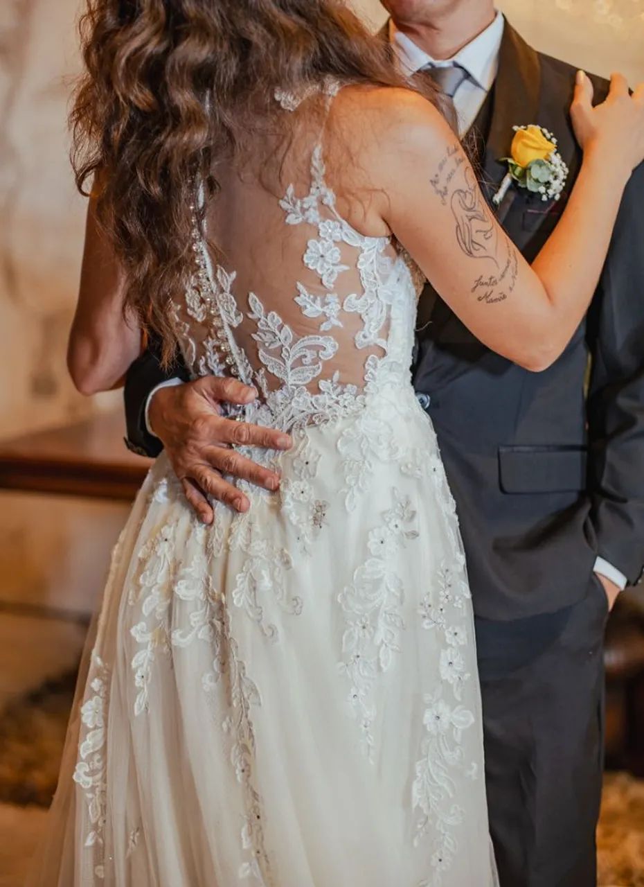 Vestido de noiva renda - cauda com recolhimento