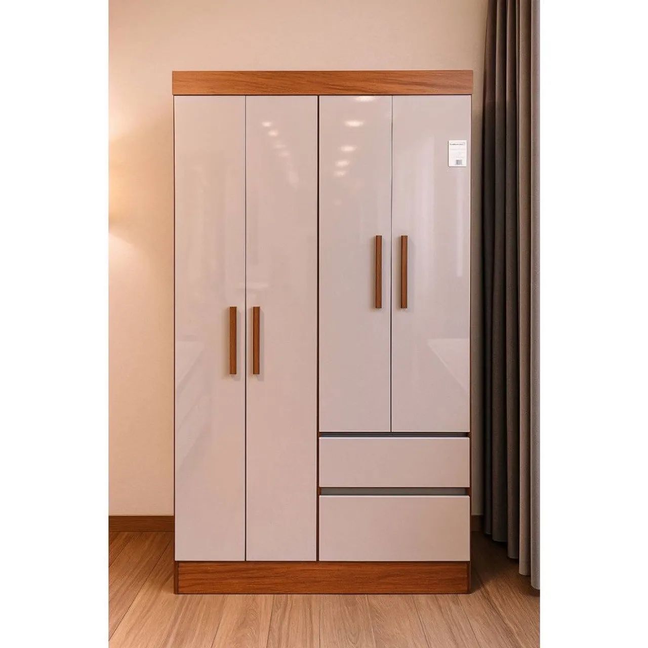 Guarda roupa 4 portas 2 gavetas 