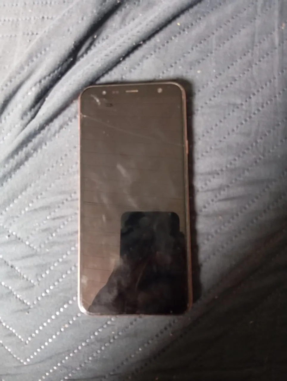 Celular j4
