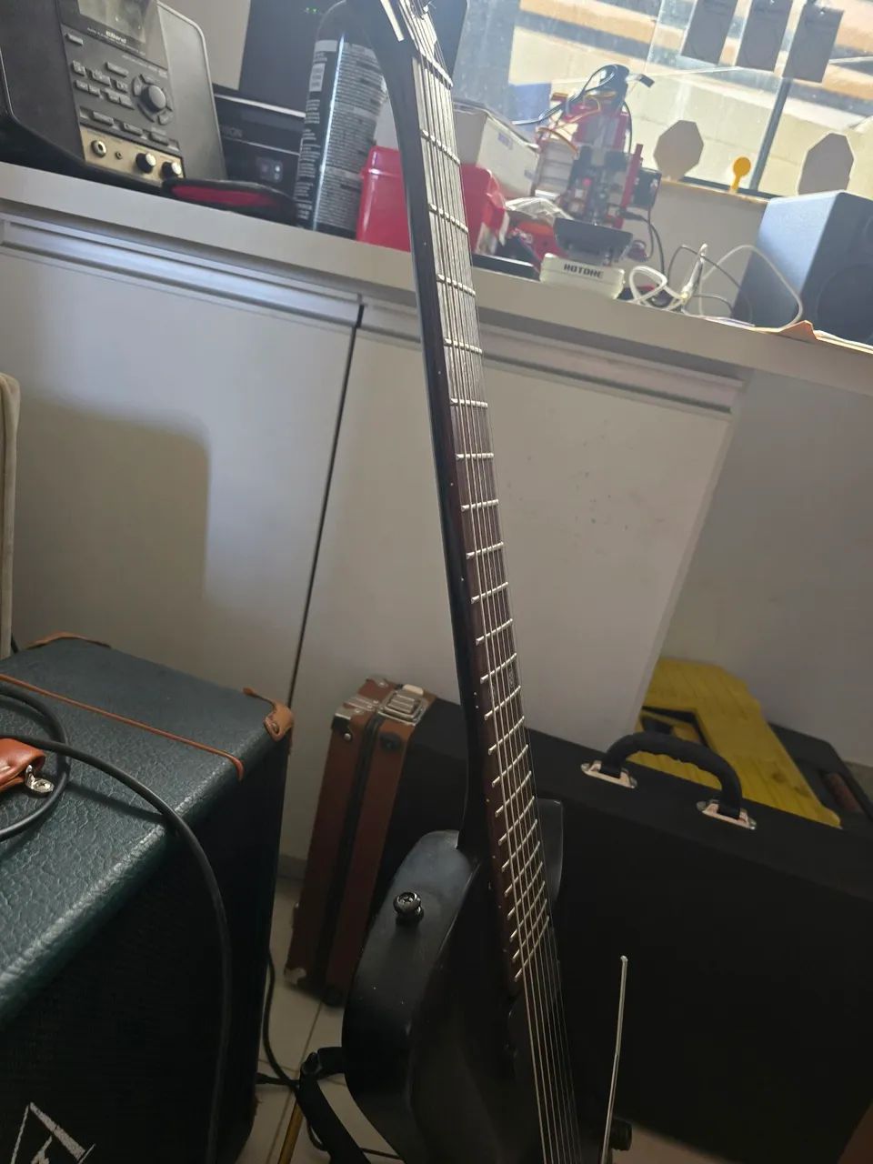 Guitarra corte 7 cordas captadores EMG z tremolo, regulada - Foto 4