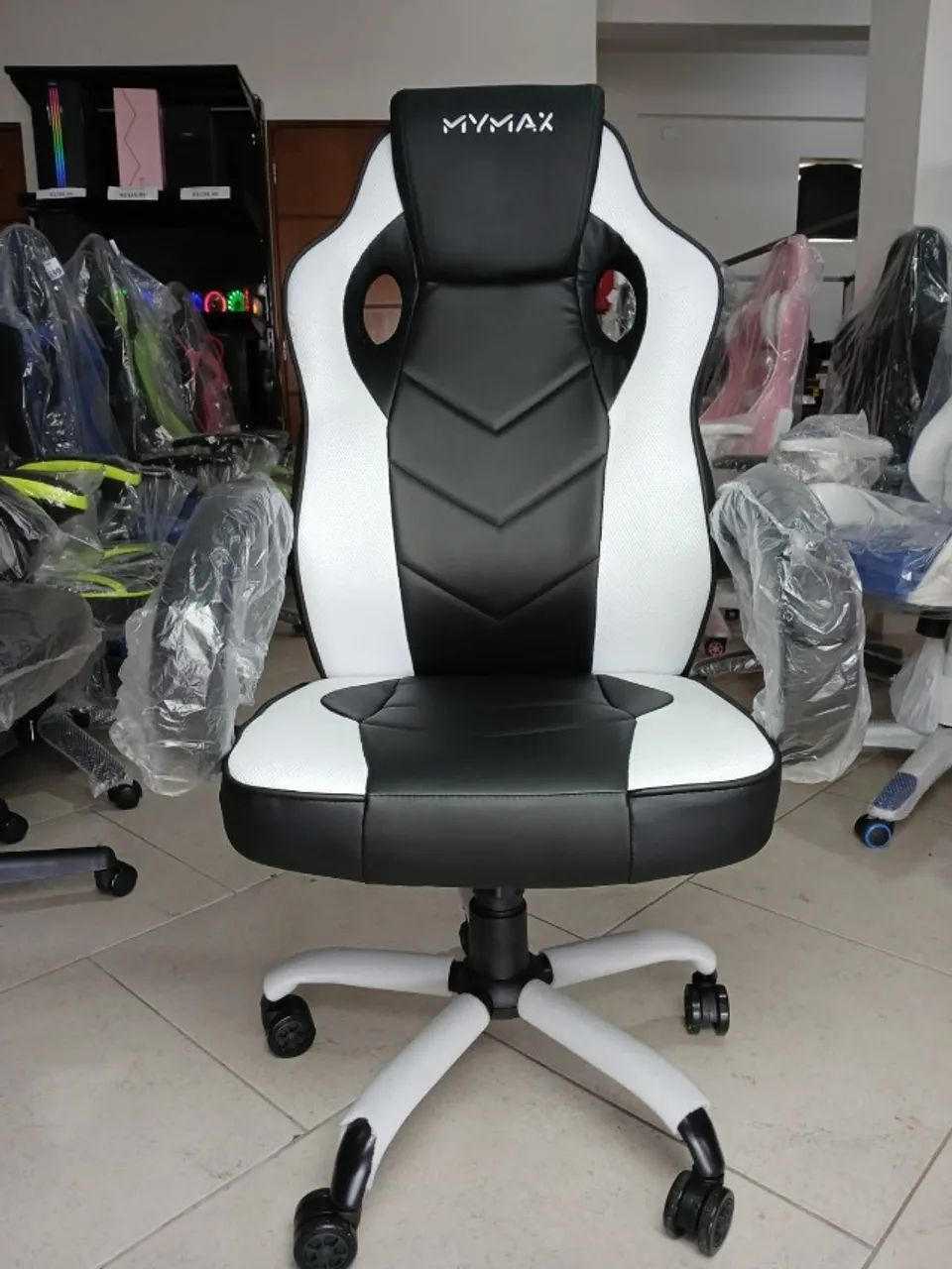 Cadeira preta e branca nova confortavél super barata - Foto 2