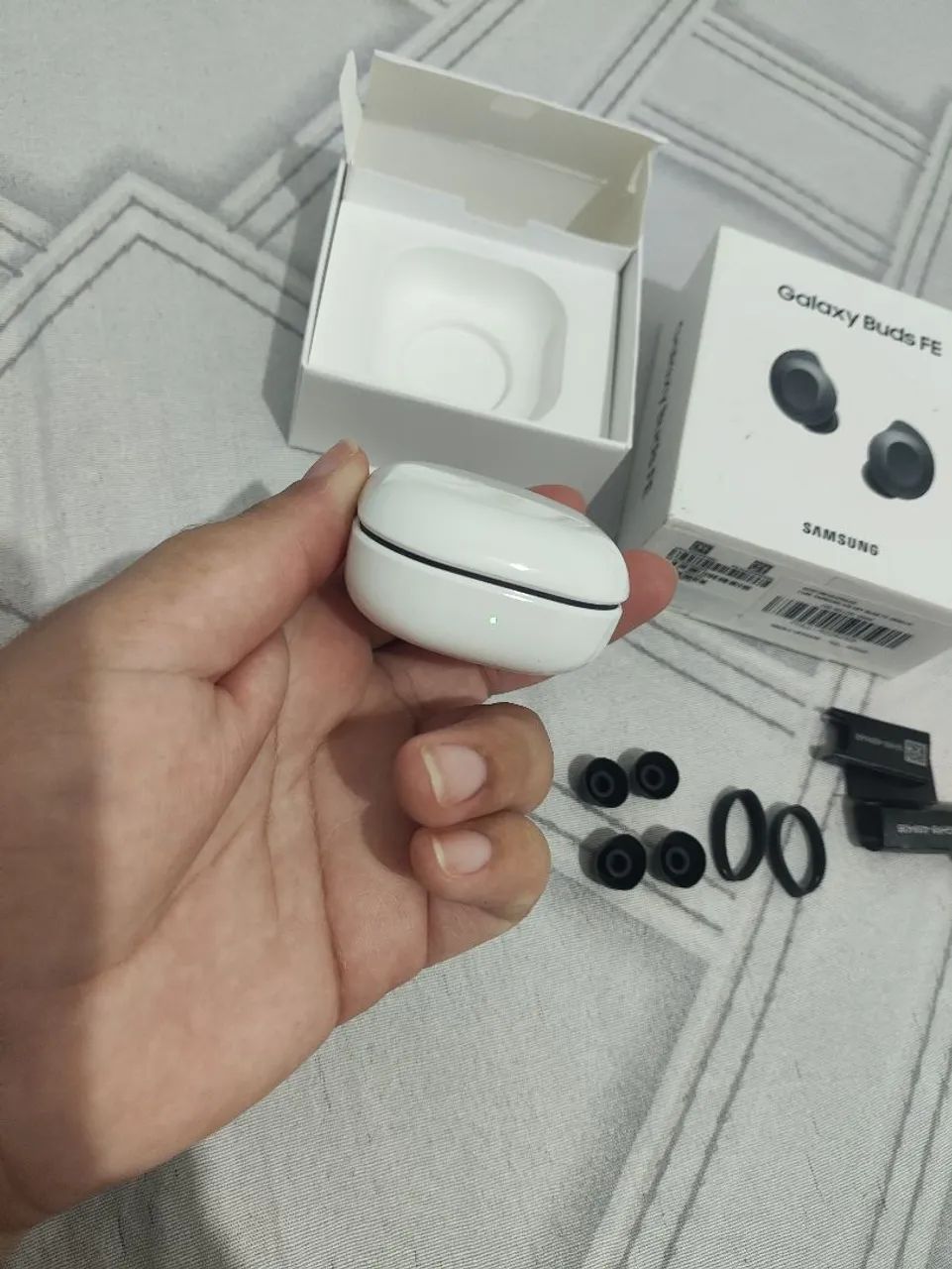 Fone bluetooth Samsung Galaxy buds fe MUITO NOVO NA GARANTIA - Foto 3