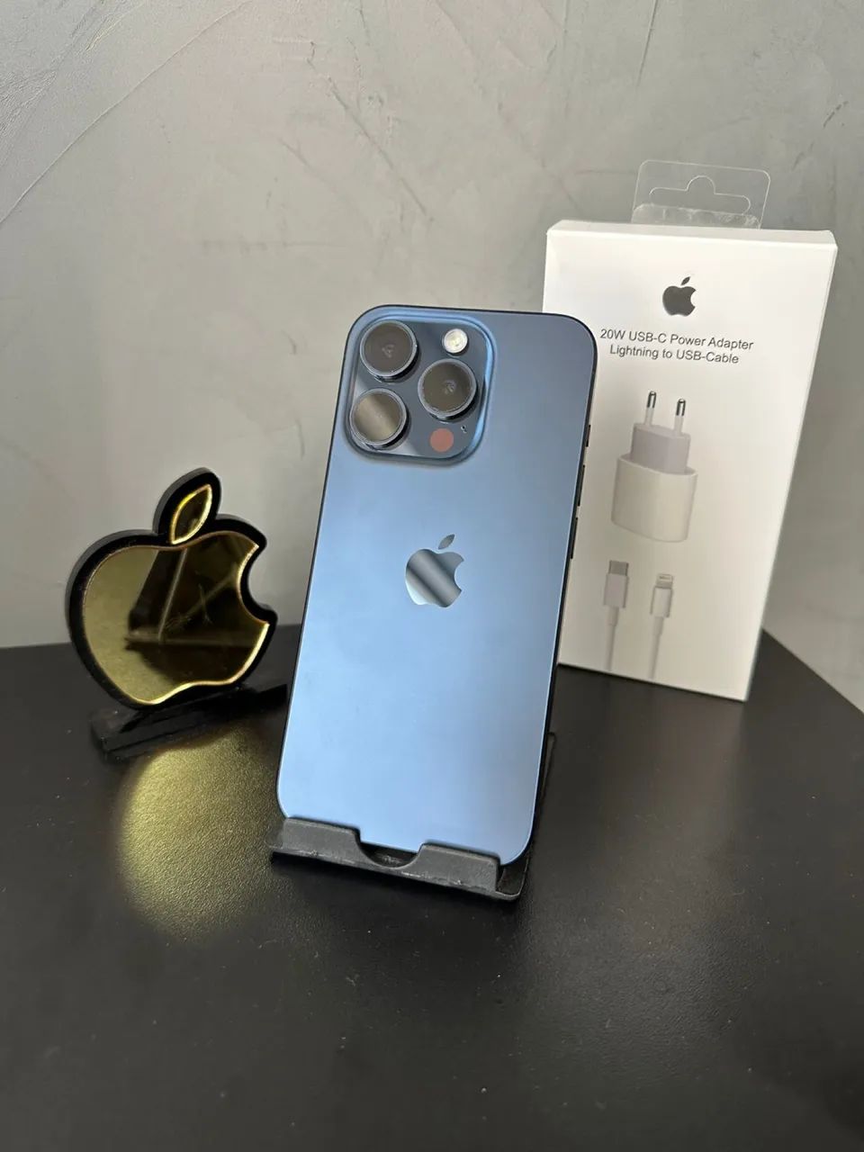 iPhone 15 pro 256GB AZUL TITANIUM - Celulares e Smartphones