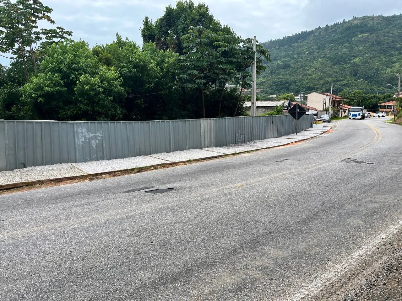 Área Nobre no Litoral Catarinense - na Avenida Principal, com Alvará e Infraestrutura - Foto 4