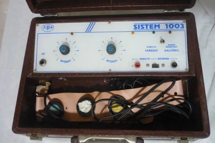 Maleta Antiga Aparelho Eletrônico Funciona Leia Descrição (Usado)