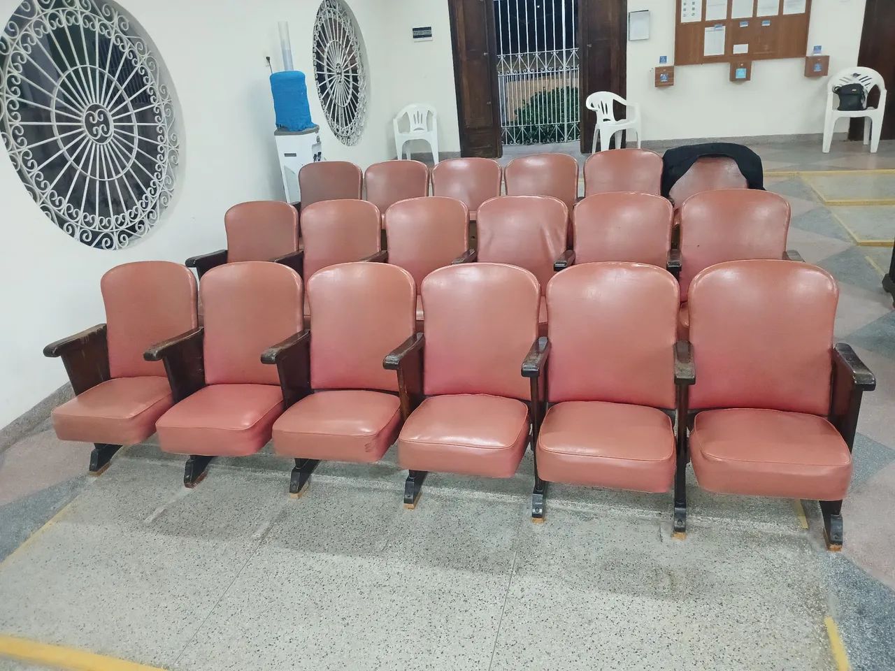 Cadeiras longarina. - Foto 2