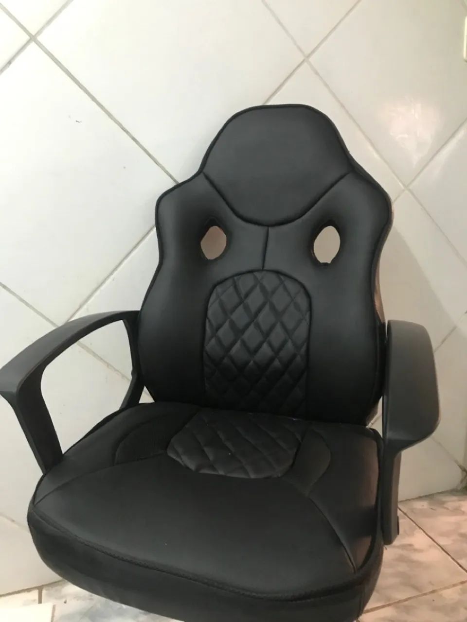 Reforma de cadeira gamer em couro sintéticoo  - Foto 2