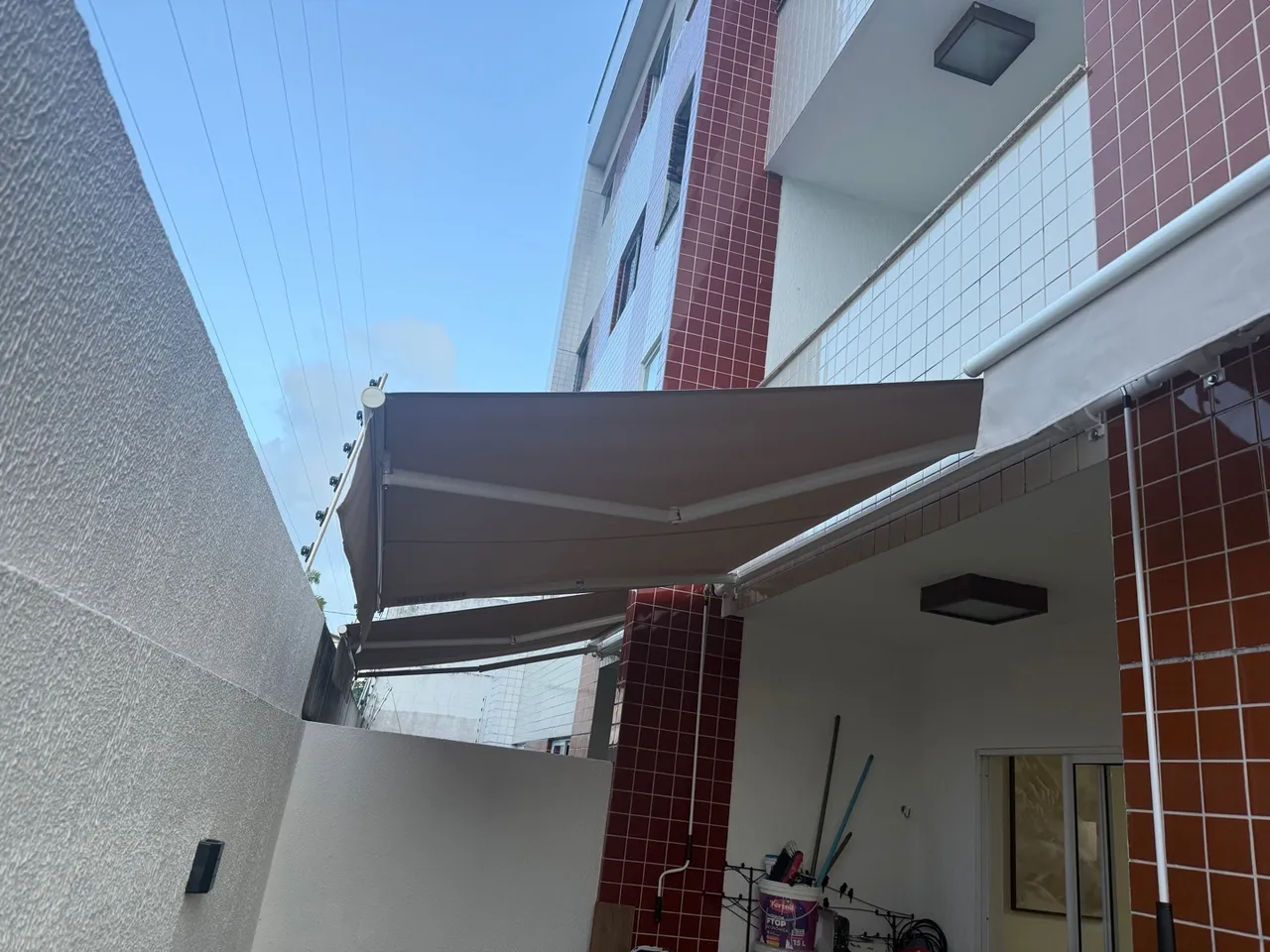 Toldo retrátil novo para área externa
