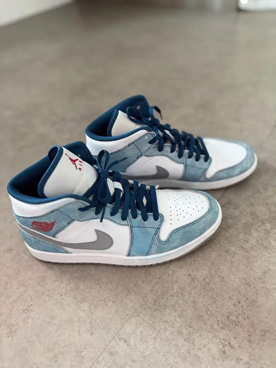 Tênis Nike Air Jordan 1 Low - Azul e Branco