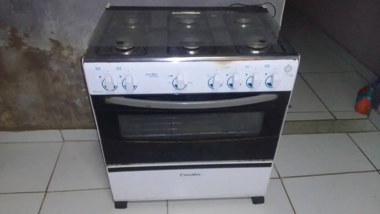 Fogão Esmaltec 6 bocas com forno