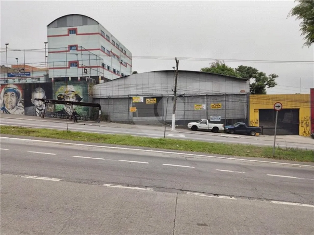 Prédio inteiro para locação em Cidade Dutra - SP
