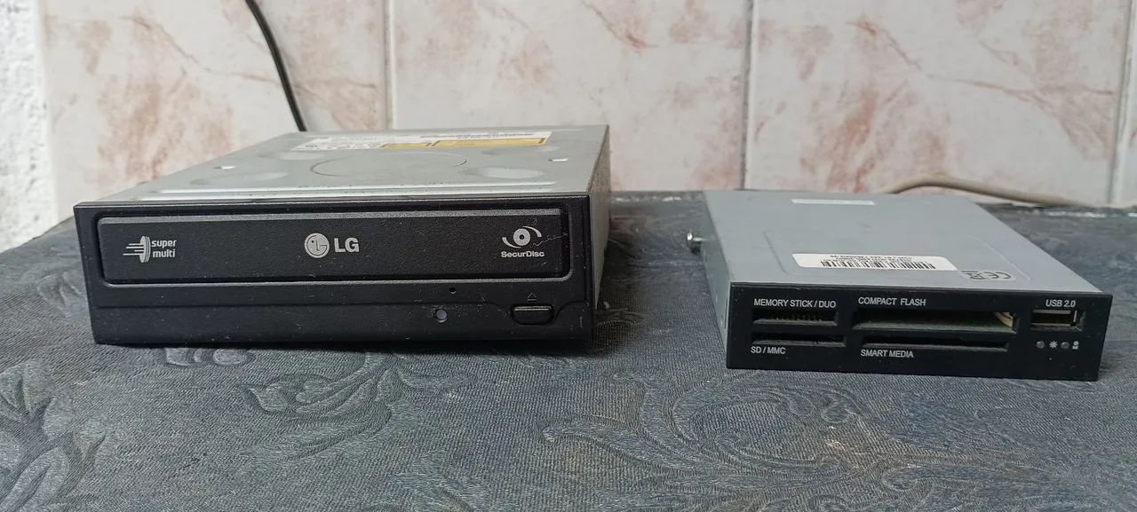 Leitor de CD, DVD e cartão de memoria LG64407623063681120