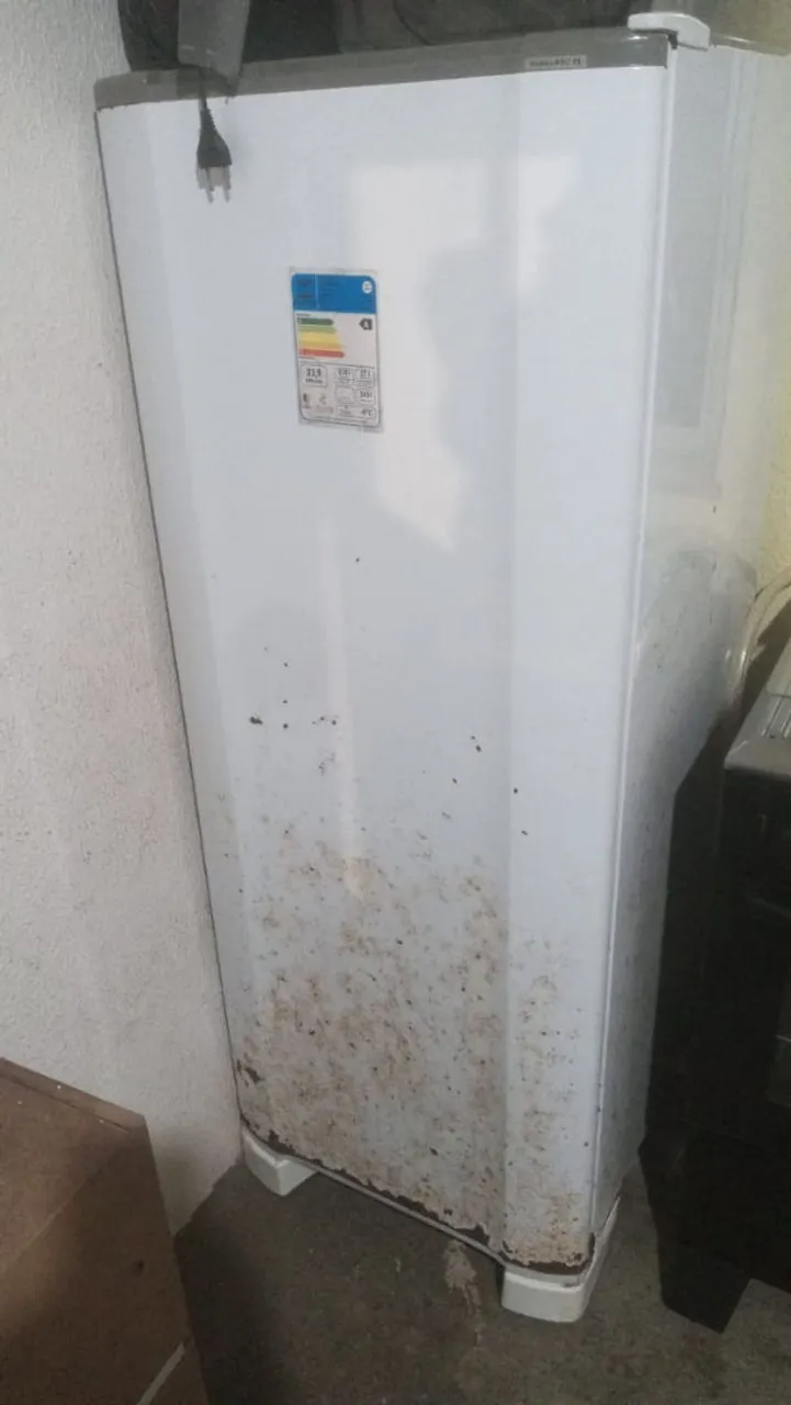 Geladeira Branca otima, só estou vendendo por quê comprei outra maior