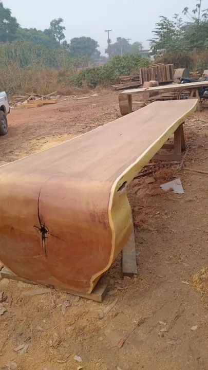 Mesa de madeira maciça de demolição