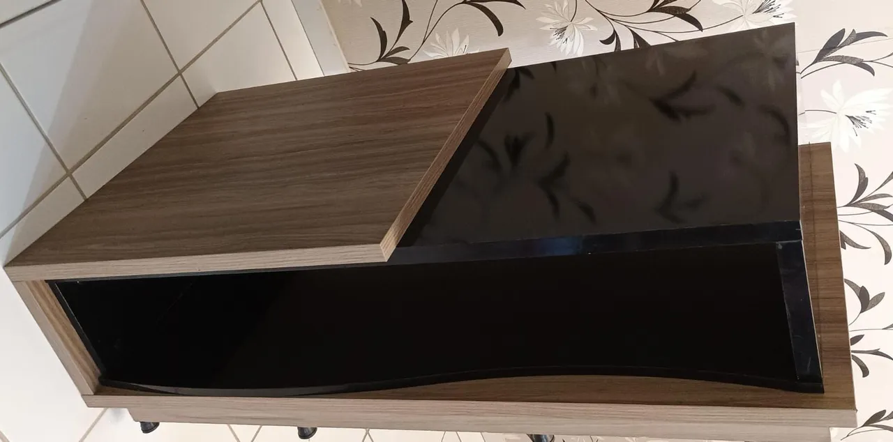 Mesa de centro design moderno conservada